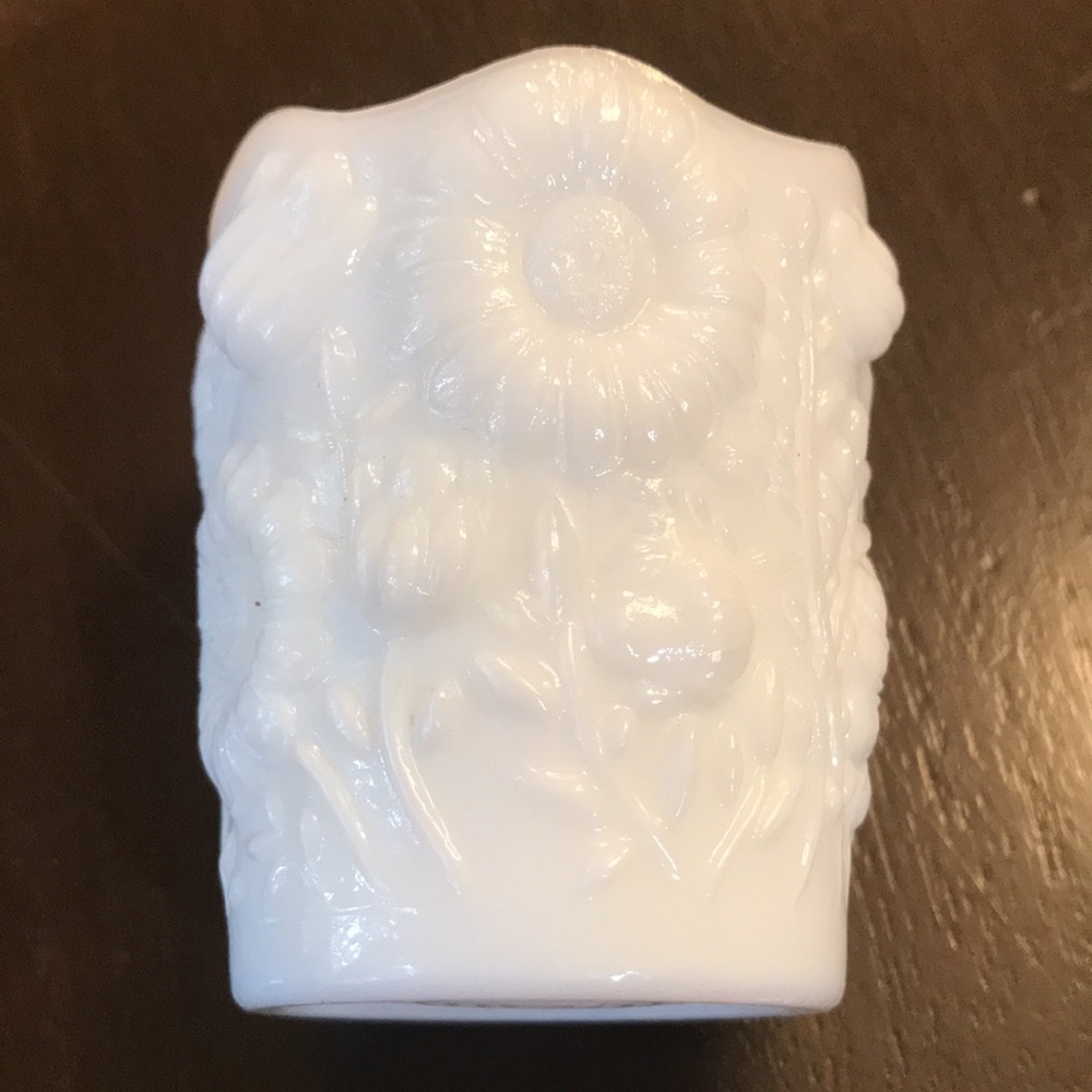 Milk Glass Mini Vase/Votive Holder w/Daisy Pattern - Picture 6 of 12
